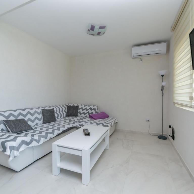 Apartmani Tripović - Apartman sa 3 Spavaće Sobe, Pogledom na More i Balkonom - 6