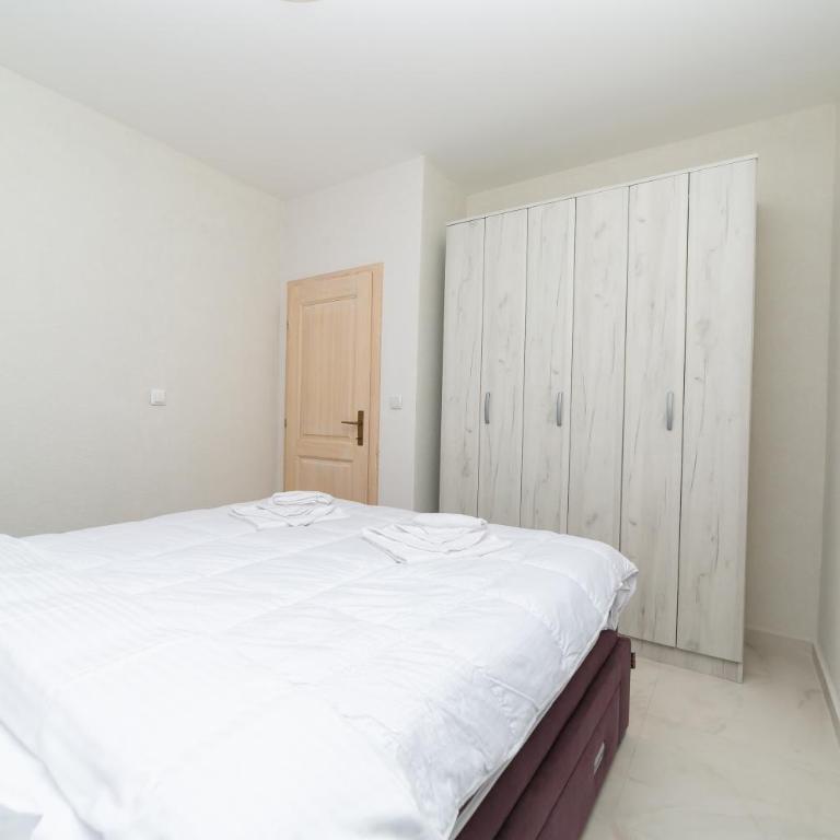 Apartmani Tripović - Apartman sa 3 Spavaće Sobe, Pogledom na More i Balkonom - 1