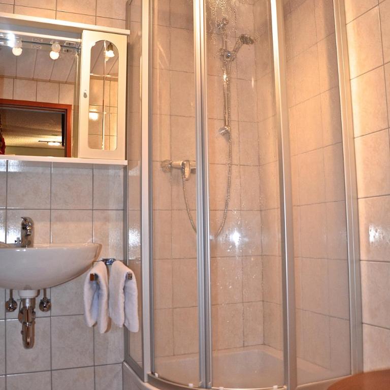 Ferienwohnungen Maurer - Apartment mit 4 Schlafzimmern und einem Balkon - 24