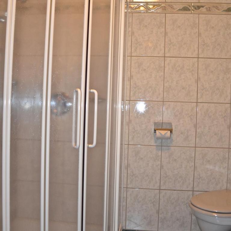 Ferienwohnungen Maurer - Apartment mit 4 Schlafzimmern und einem Balkon - 9