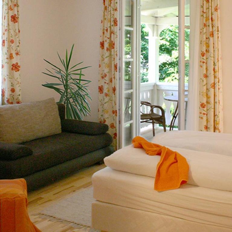 Villa Auguste - Doppelzimmer mit Schlafsofa und Balkon - 8