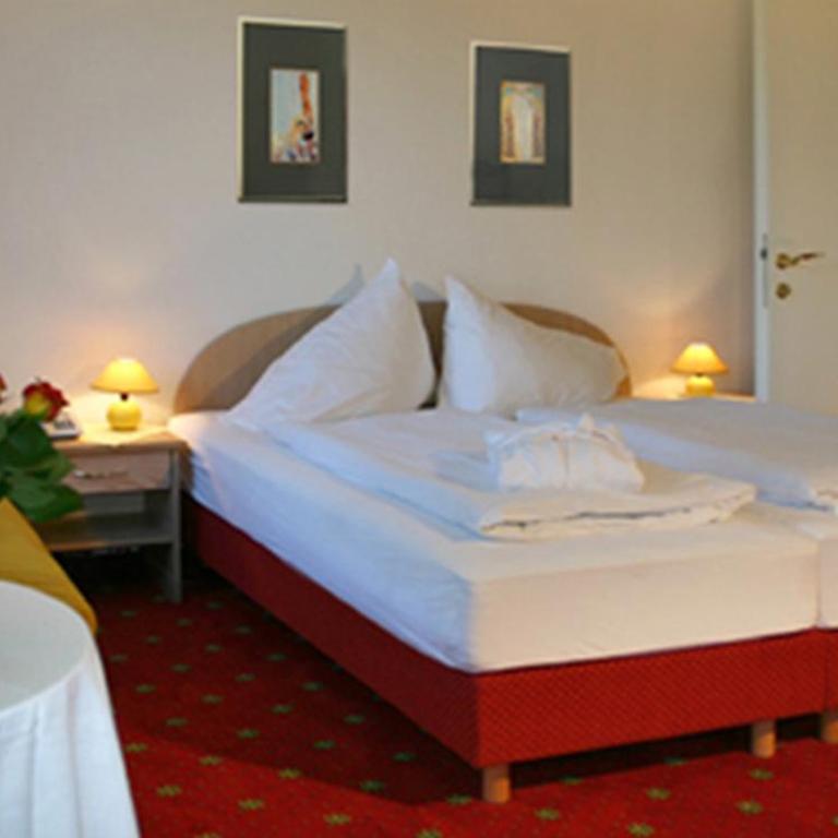 Villa Auguste - Doppelzimmer mit Schlafsofa und Balkon - 6