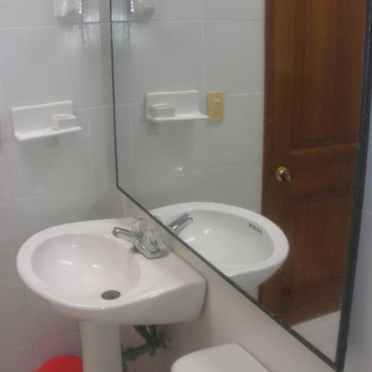 Hotel Villa Ricaurte - Habitación Familiar (6 adultos) - 1