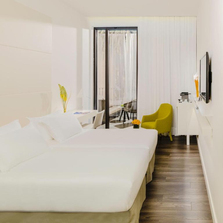 H10 Urquinaona Plaza - Superior Double or Twin Room with Terrace - 8