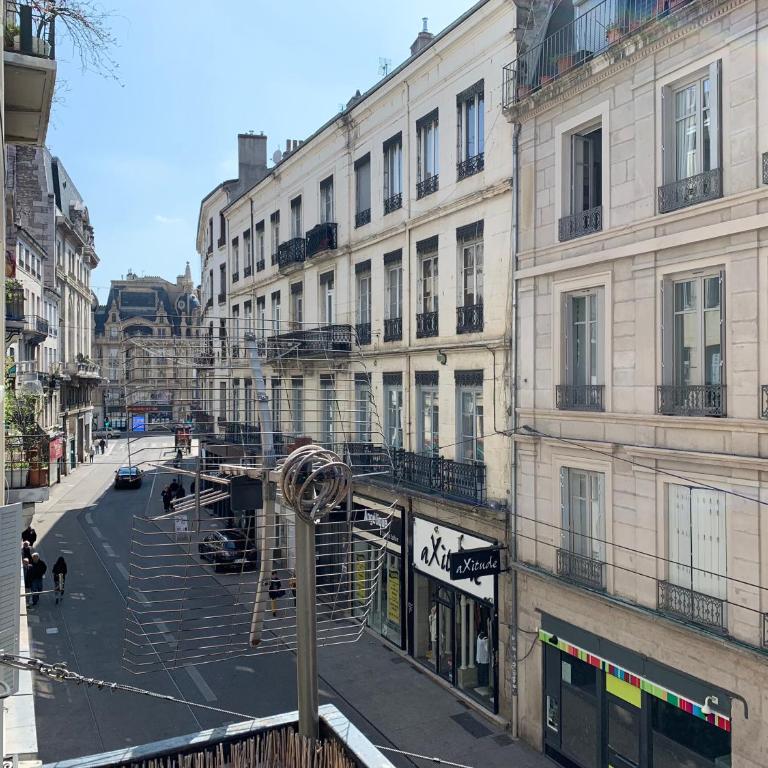 020 CHIC & COSY GRAND APPART 57m2 HYPERCENTRE WIFI SMART TV NETFLIX - Appartement 2 Chambres - 51