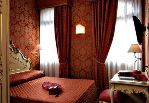 Hotel Torino - Camera Matrimoniale/Doppia con Letti Singoli - 7