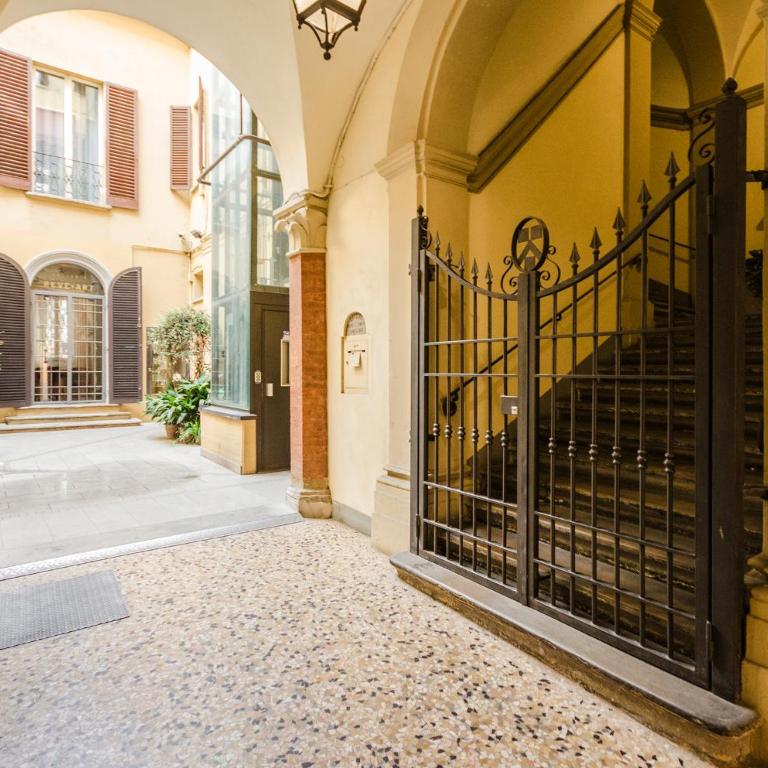Lupari Apartment, Palazzo storico sotto le Due Torri - Appartamento con 2 Camere da Letto - 3