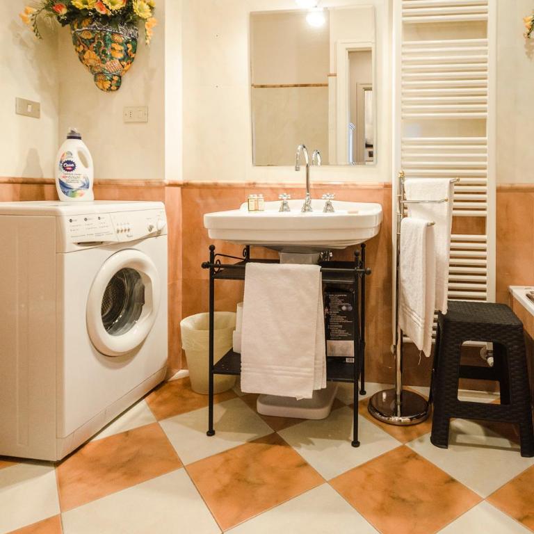 Lupari Apartment, Palazzo storico sotto le Due Torri - Appartamento con 2 Camere da Letto - 31