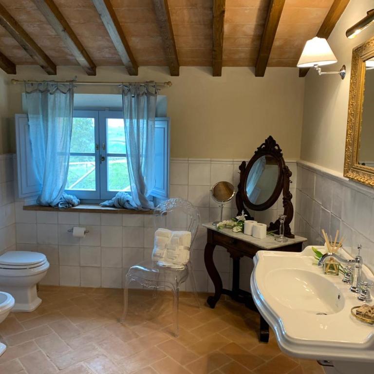 Cordella In Valdorcia Truffle and Olive Oil Resort - Junior Suite mit Terrasse - 8