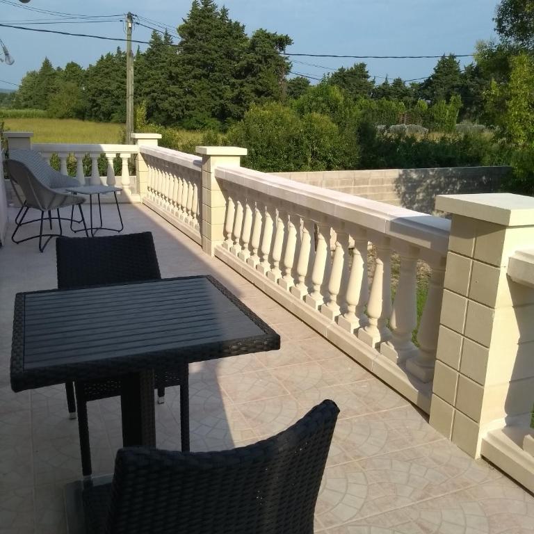 Maison 4 étoiles et Studio 3 étoiles indépendants avec piscine - Studio avec Terrasse - 8