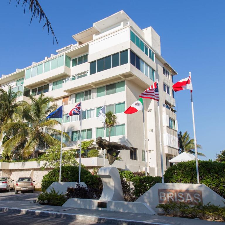 Beachfront Three-Story Coastal Penthouse, 3BR-3BA - Penthouse Apartment - 53