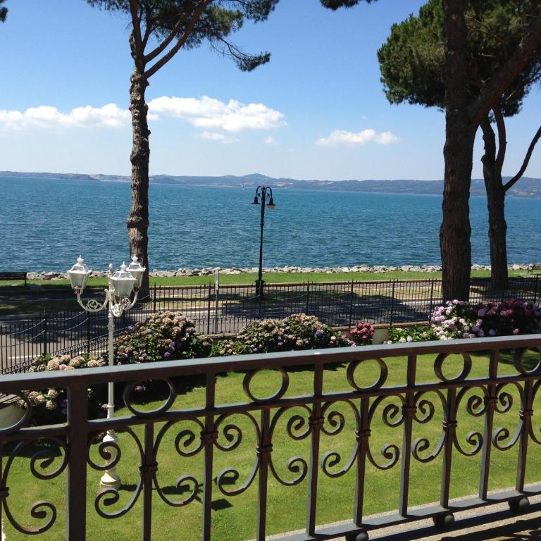 Hotel Holiday Sul Lago - Camera Matrimoniale Superior con Balcone e Vista Lago - 8