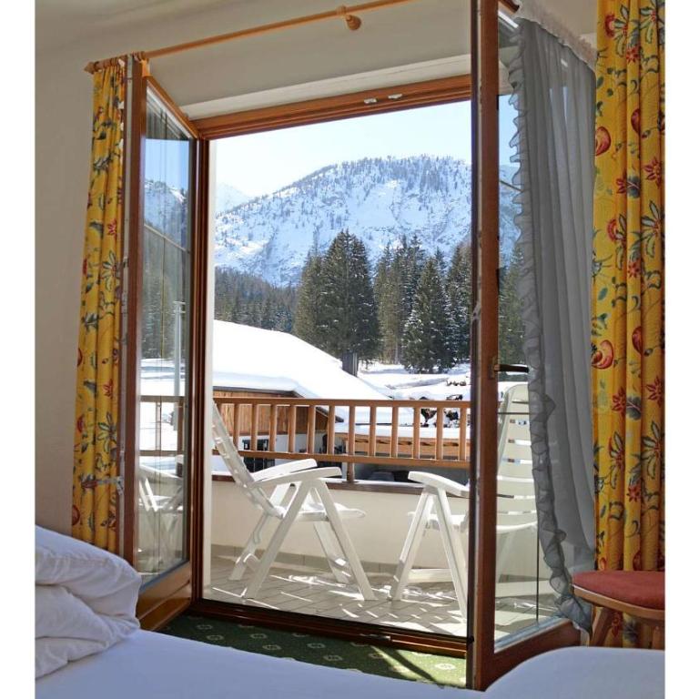 Hotel Trenker - Camera Superior Matrimoniale/Doppia con Letti Singoli con Vista Montagna - 2