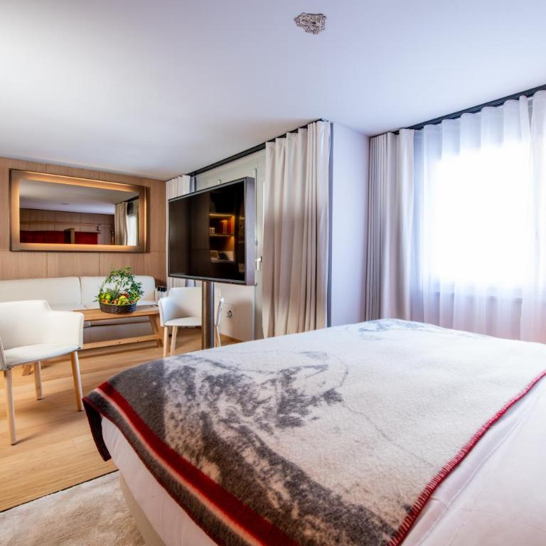 Schweizerhof Zermatt - a Small Luxury Hotel - Junior Suite - 7