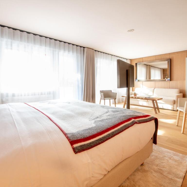 Schweizerhof Zermatt - a Small Luxury Hotel - Junior Suite - 13