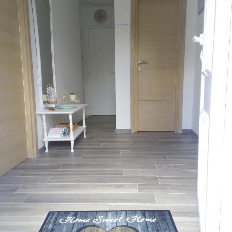 Vicky Apartments - Double Room with Shared Bathroom - 7