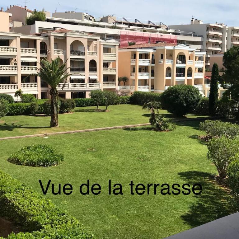 Domaine D'Ahmosis, modern 2 bedrooms refurbished apartment, f3 moderne fraichement rénové - Apartamento de 2 dormitorios - 26