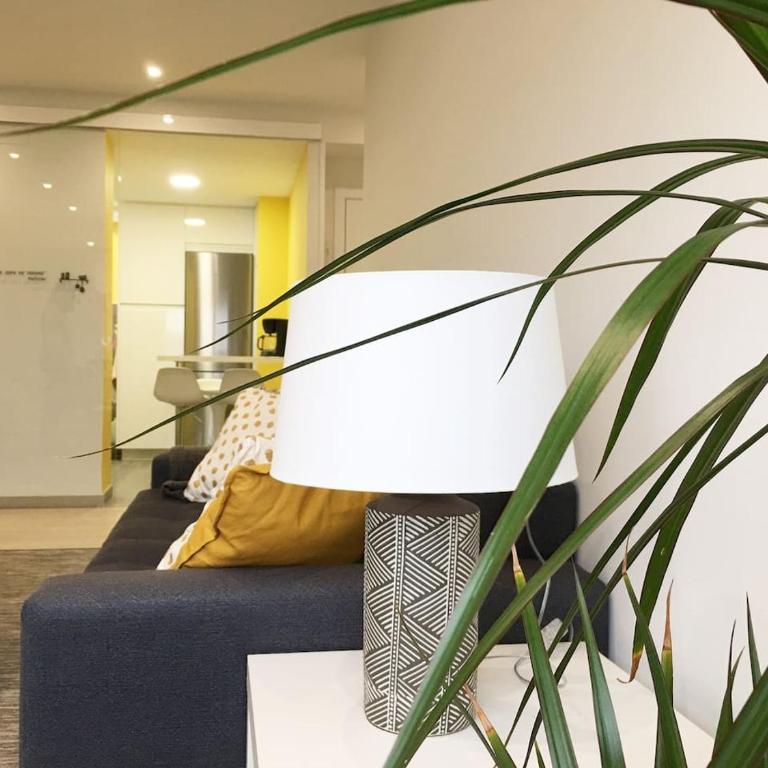 Soleado a un Paseo de la Catedral - Apartamento de 3 dormitorios - 10