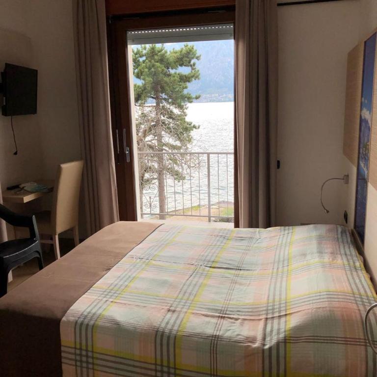 Albergo Campeggio Bommartini - Camera Familiare con Vista Lago - 11
