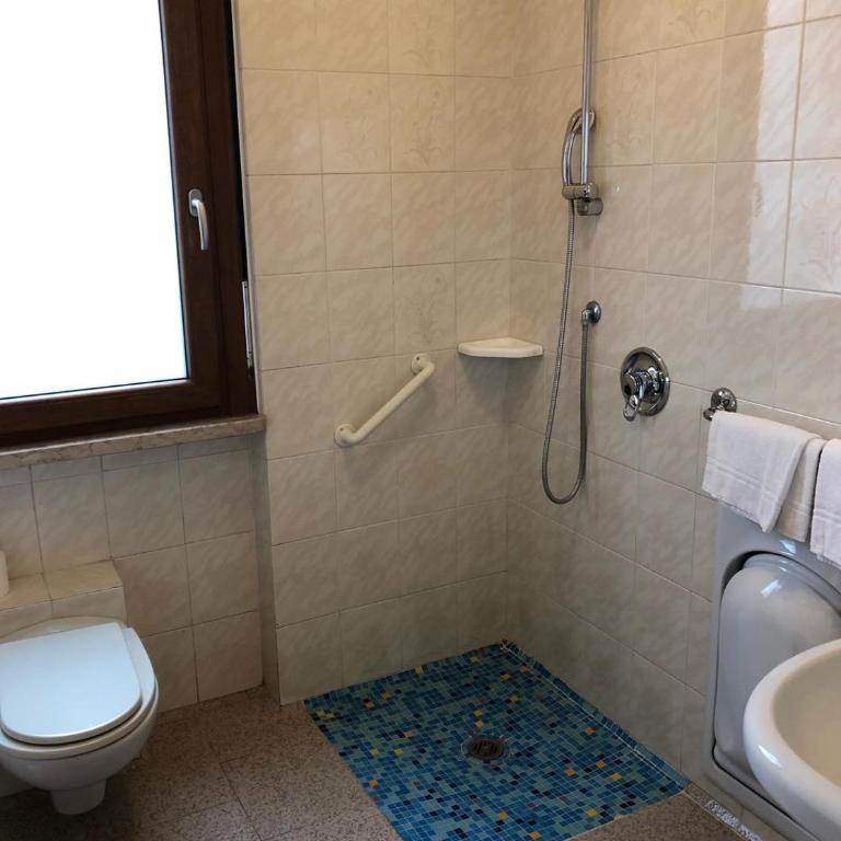 Albergo Campeggio Bommartini - Camera Familiare con Vista Lago - 2