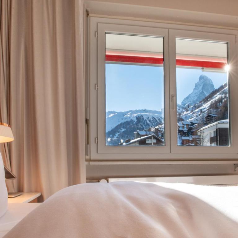 Schweizerhof Zermatt - a Small Luxury Hotel - Junior Suite mit Blick auf das Matterhorn - 3