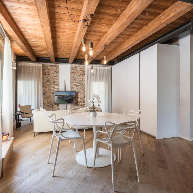 Crocus Apartments - Suite King con Vasca Idromassaggio - 8
