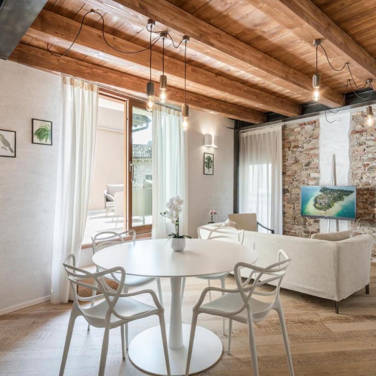 Crocus Apartments - Suite King con Vasca Idromassaggio - 3