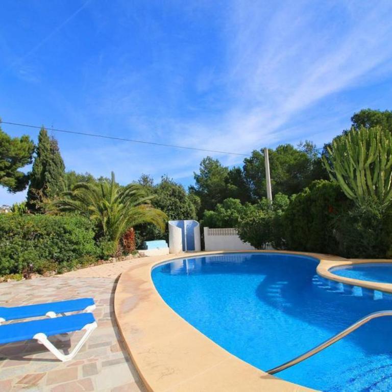 Villa totalmente independiente con piscina comunitaria - Villa con vistas al jardín - 1