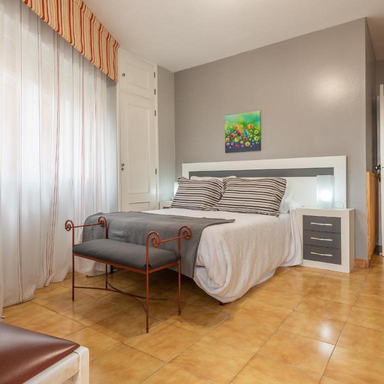 Hospedaxe Maria Aguiño - Habitación Doble con balcón - 5