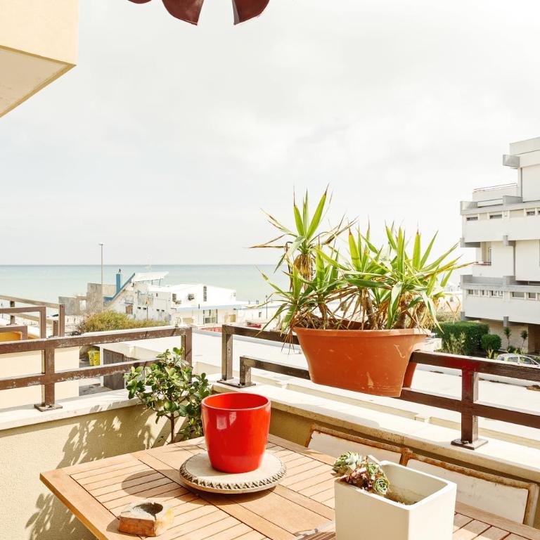 GuestHost - Bari Airport Seaview Apartment - Appartamento con 2 Camere da Letto - 1