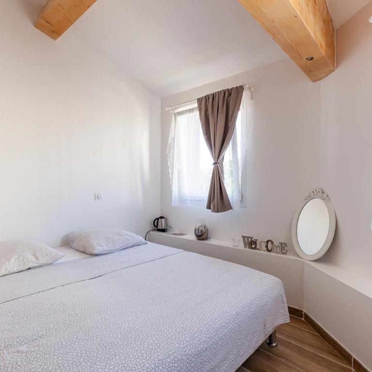 Alpinias Bed and Breakfast - Chambre Double Standard Plus - 1