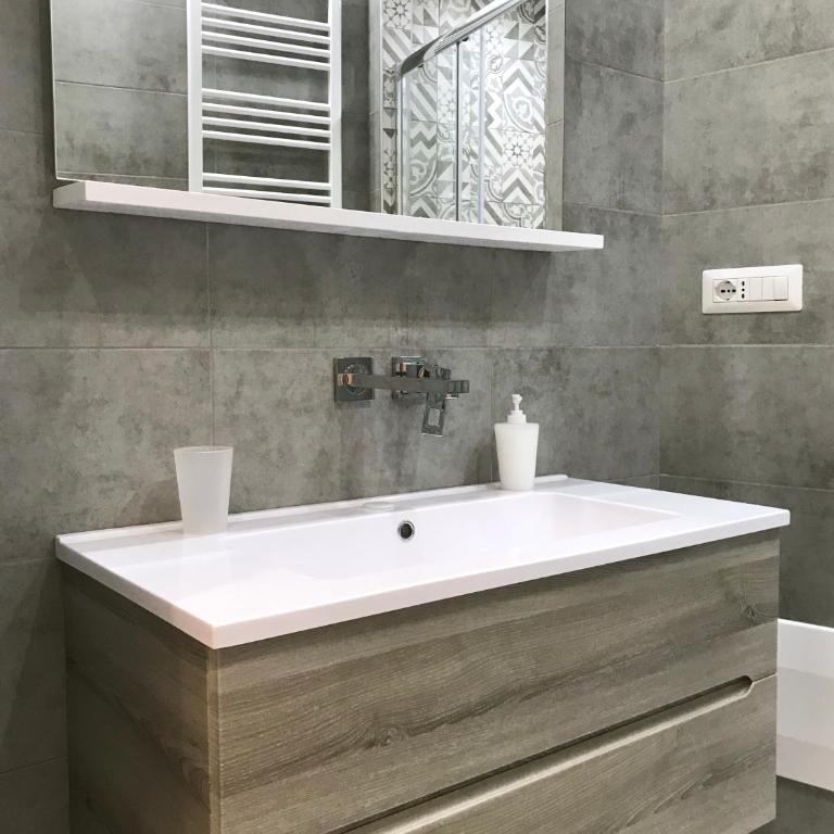 BRAKKO 45 - Camera Singola con Bagno Privato - 11