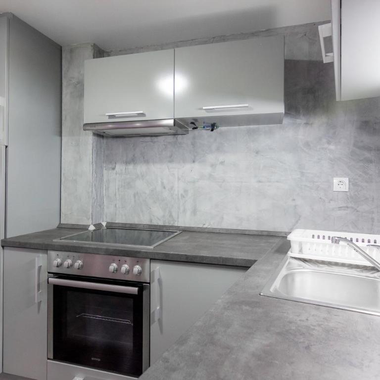Central Park Apartments - One-Bedroom Apartment with City View - 4