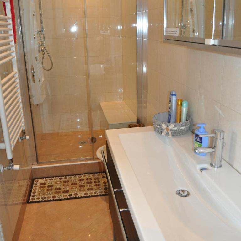 UNICA nel cuore storico di Trieste - Camera Matrimoniale con Bagno Privato - 12