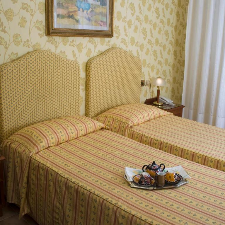 Hotel Beatrice - Camera Doppia con Letti Singoli - 8