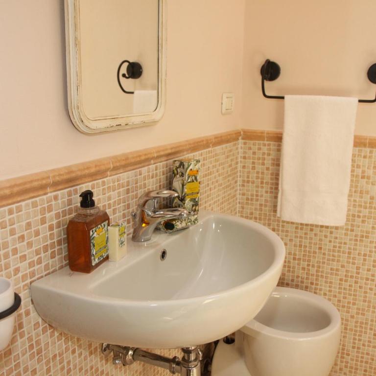 Affittacamere Gir di Mura - Two Connecting Rooms - 10