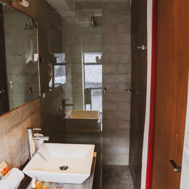 Hotel Urban - King Room - 2