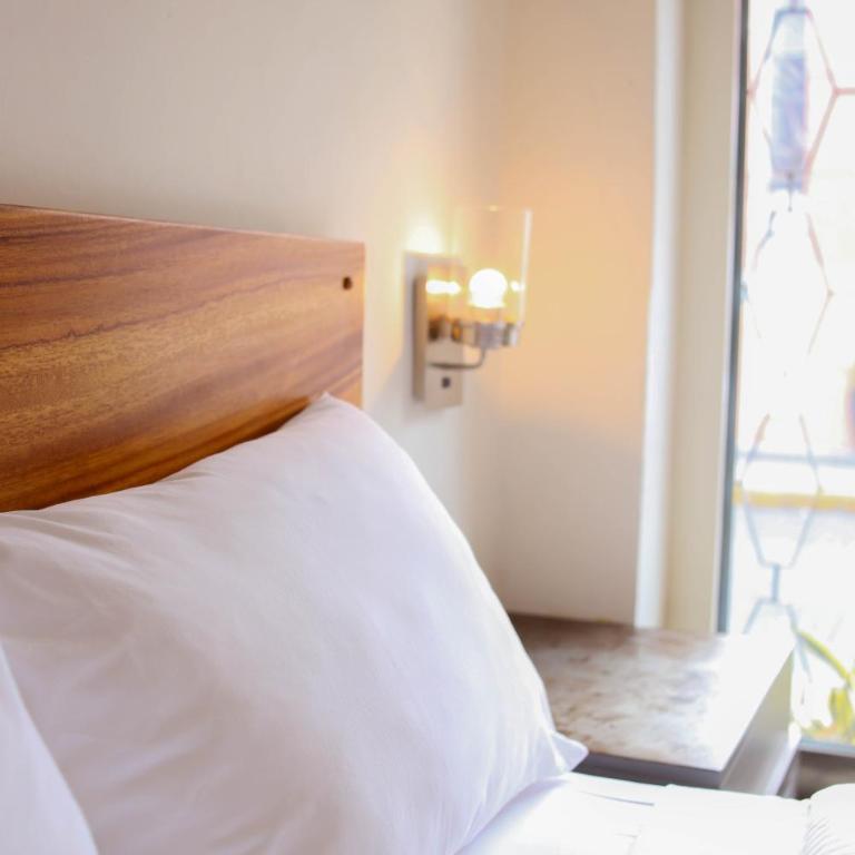 Hotel Urban - King Room - 9