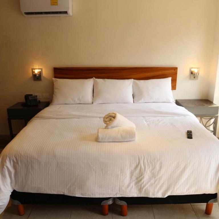 Hotel Urban - King Room - 12
