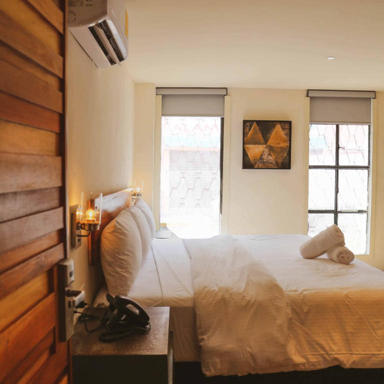 Hotel Urban - King Room - 1