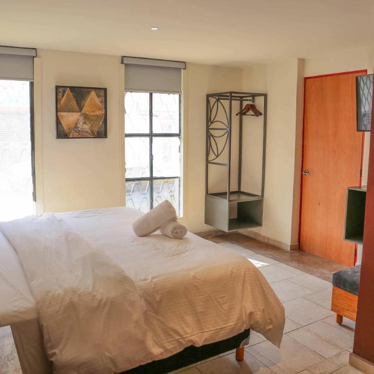 Hotel Urban - King Room - 5