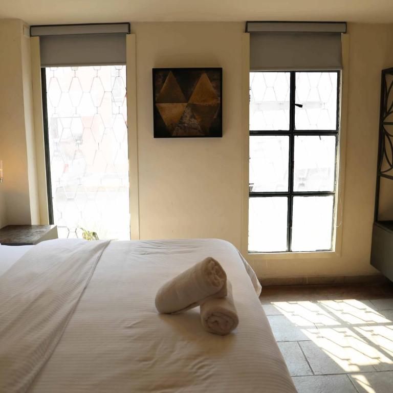 Hotel Urban - King Room - 14
