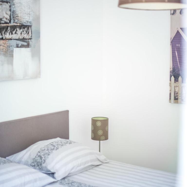 Appartement 90 m2 avec parking terrasse balcons, proche du port et plages - Apartment mit 2 Schlafzimmern - 22