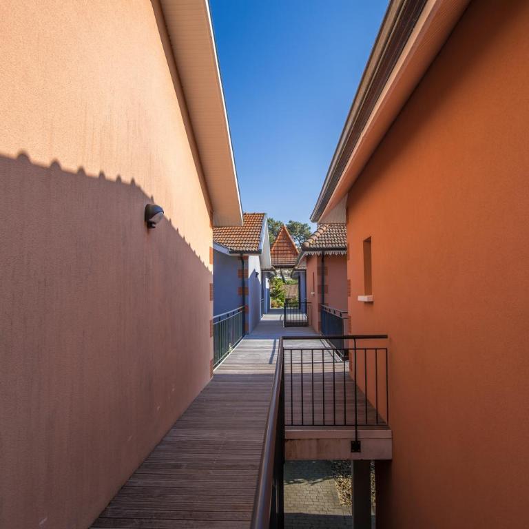 Appartement 90 m2 avec parking terrasse balcons, proche du port et plages - Apartment mit 2 Schlafzimmern - 45