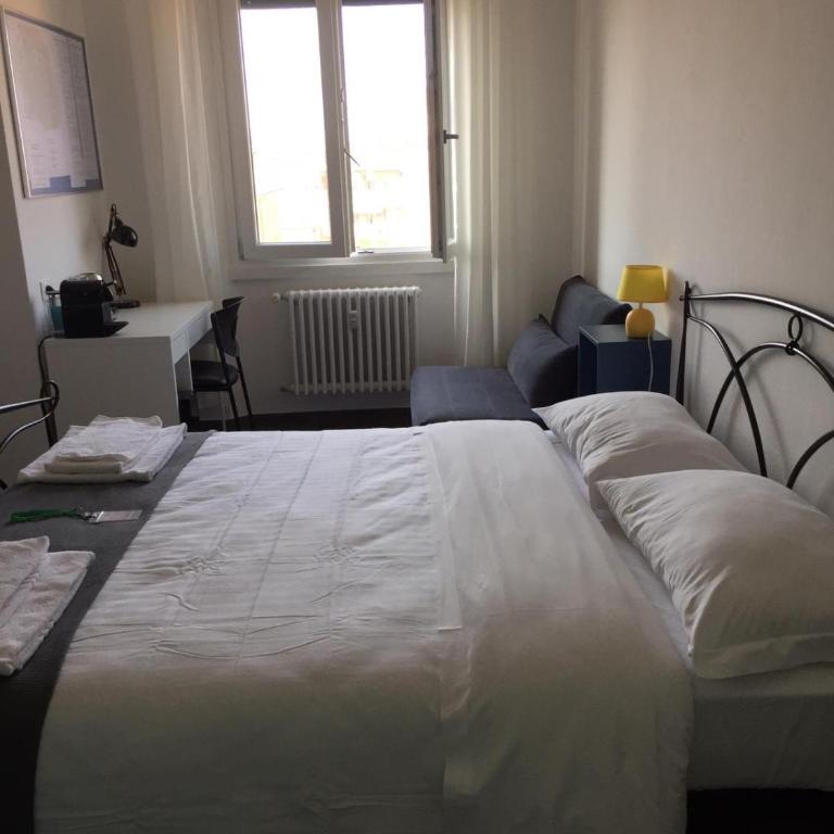 Mambo Suites - Double Room with Private Bathroom - 5