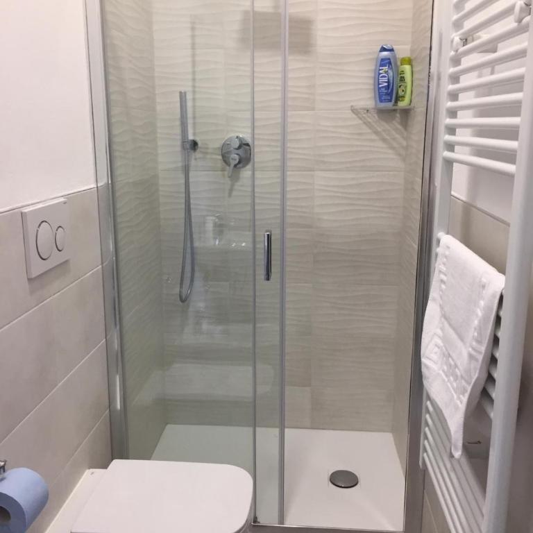Mambo Suites - Double Room with Private Bathroom - 3