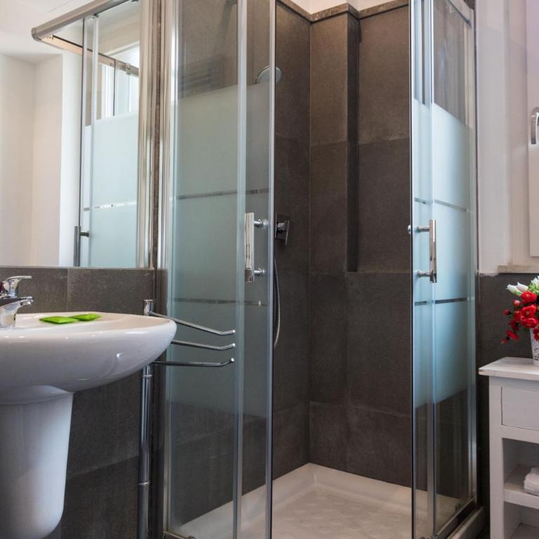 My Way - Suite - Rooms - Palazzo San Matteo - Camera Matrimoniale con Bagno Privato - 10