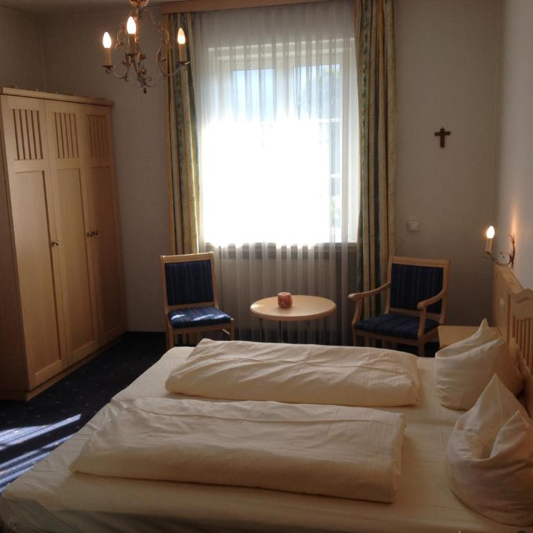 Hotel Roter Hahn - Bed & Breakfast - Doppelzimmer Waxenstein - 3