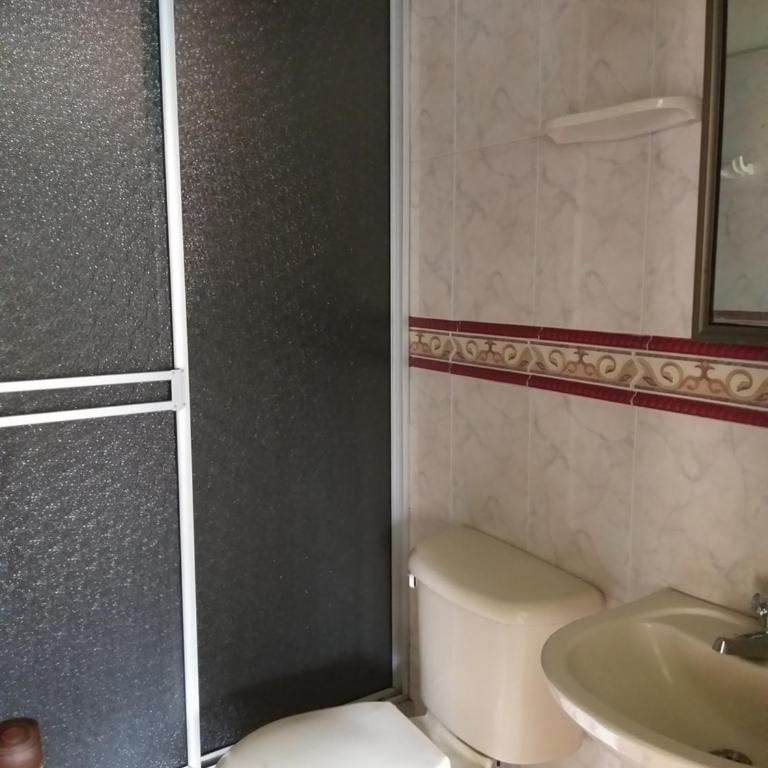 Hotel Mónaco - Habitación Doble con baño privado - 2 camas - 4