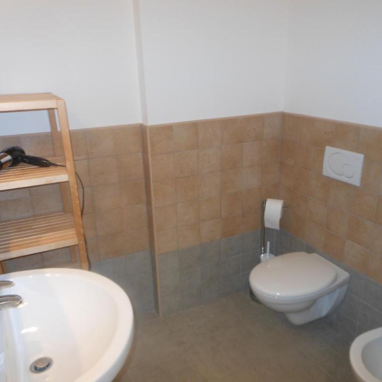 B&B Relax - Camera Matrimoniale/Doppia con Letti Singoli con Bagno Privato Esterno - 7